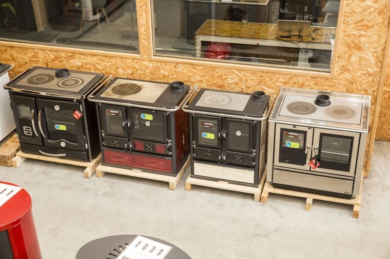 Notre gamme de cuisinières à bois lekko visibles dans notre showroom de Blois dans le 41
